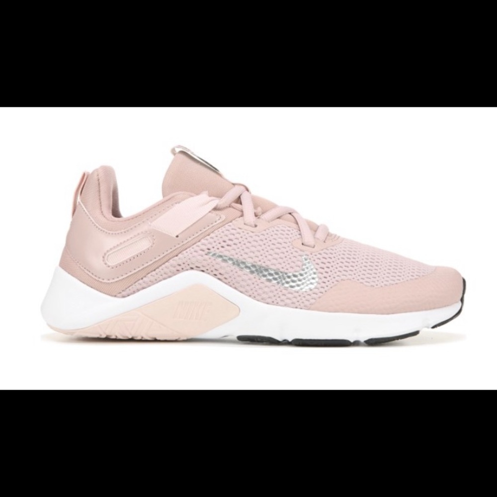 Nike women’s training sneakers (nwot)